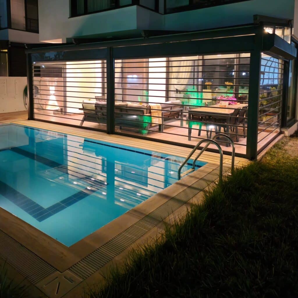 Mağazanız Kapalıyken de Satış Yapsın: Pasif Pazarlama Aracı Olarak Şeffaf Kepenk